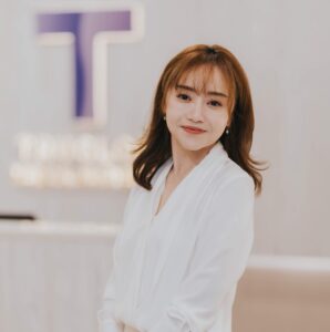 Portrait of Dr Carmen Lee